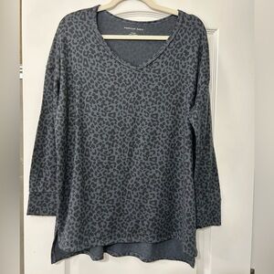 American Eagle Outfitters Gray Leopard Print V Neck Long Sleeve Tunic Top